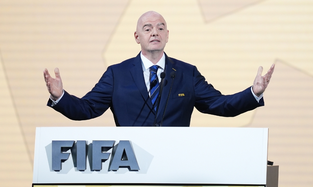 罗马税前年薪排名：迪巴拉1290万断崖领跑，利昂-贝利650万第2